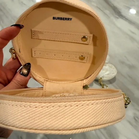 Burberry GWP Beige Round Key Holder w/ goddess edp - Picture 6 of 8